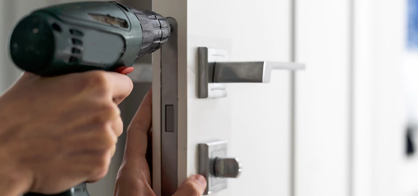 Locksmith For Lock Replacement Near Me in Golden Hills, CA