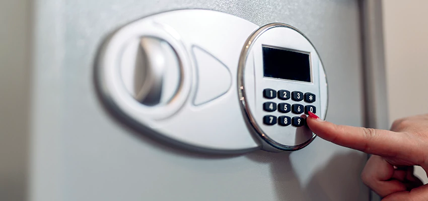 Jewelry Safe Cracking in Golden Hills, California