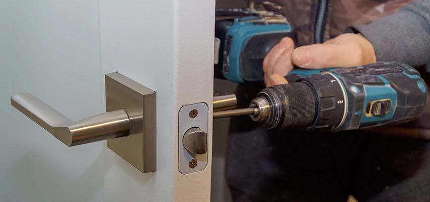 Broken Door Handle Lock Repair in Golden Hills, California
